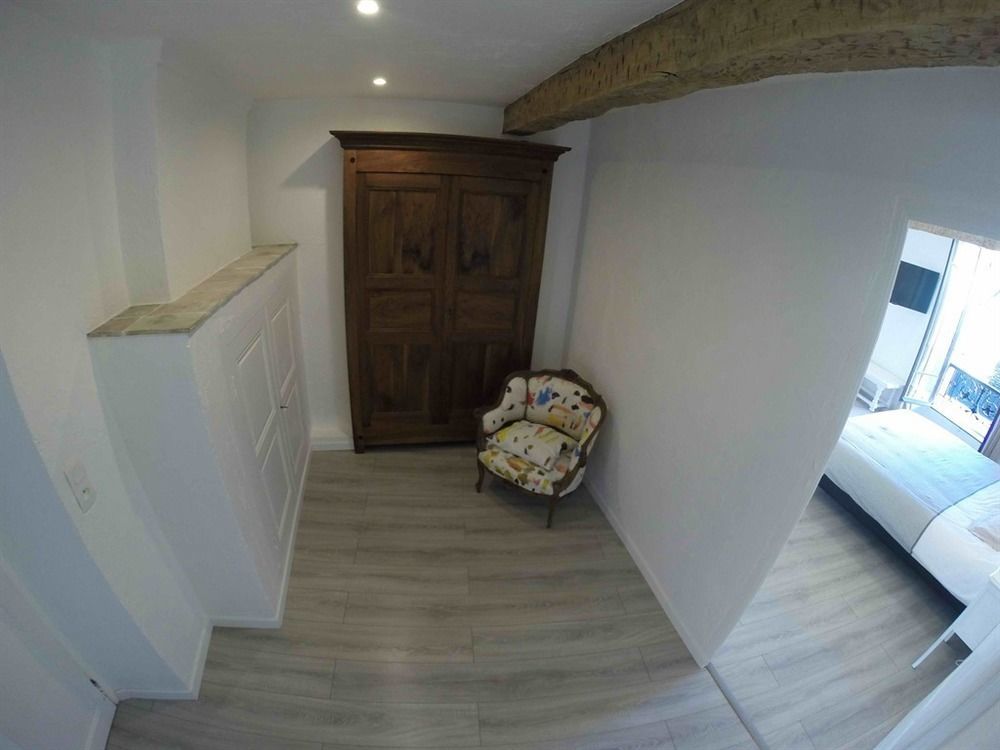 Bed & Breakfast Maison Carles 3*