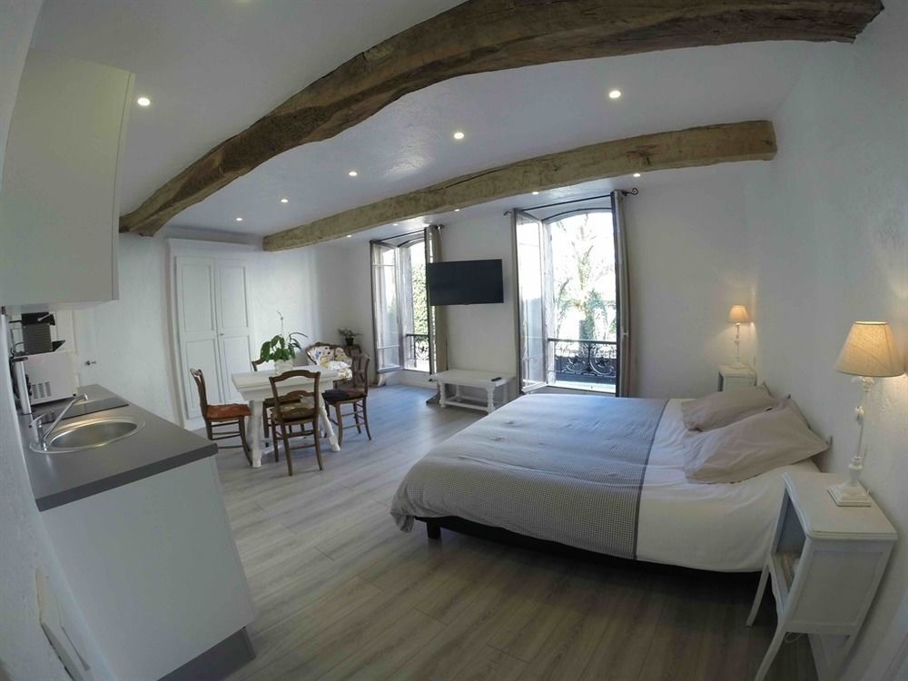 Bed & Breakfast Maison Carles 3*
