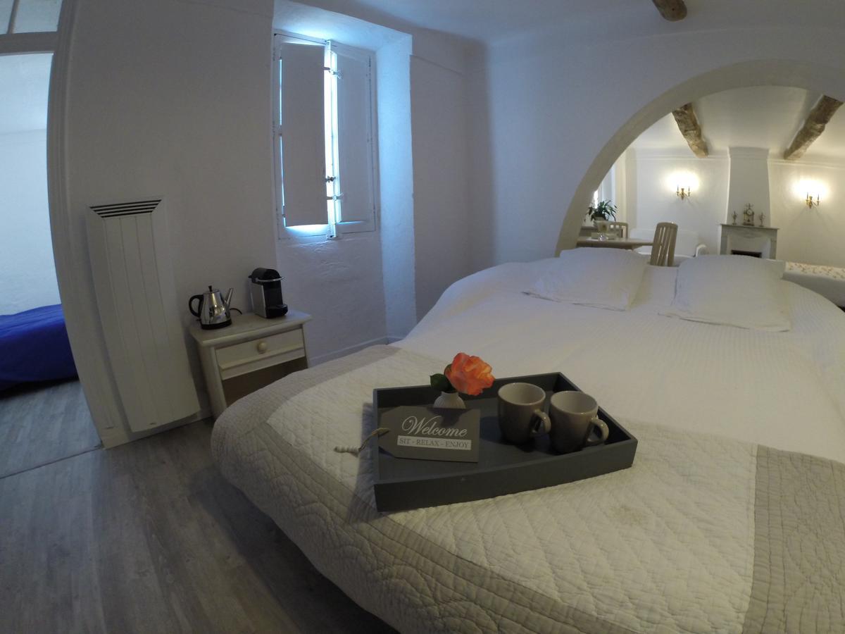 Couette-café Maison Carles 3*